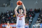 请叫我嘉爷！张皓嘉三分绝杀摆脱&ldquo;番薯&rdquo;戏称 全场3中2得6分2板